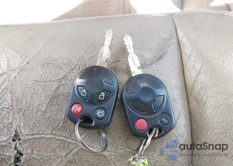 2010 Ford Expedition Eddie Bauer/King Ranch z USA, uszkodzony, nr VIN 1FMJU1J56AEB69366